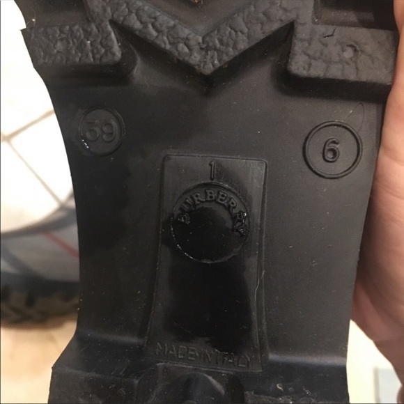 Burberry rain boots - Picture 5 of 5